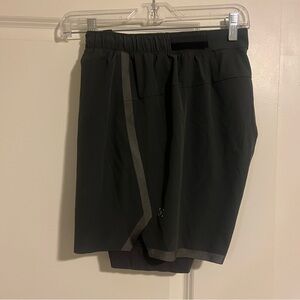 Lululemon mens lined shorts medium
